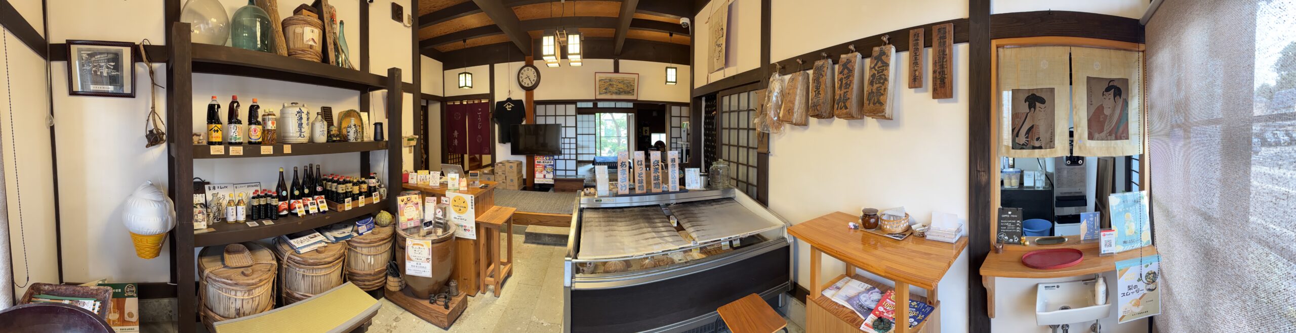 青柳清治郎商店の実際の店内全景
